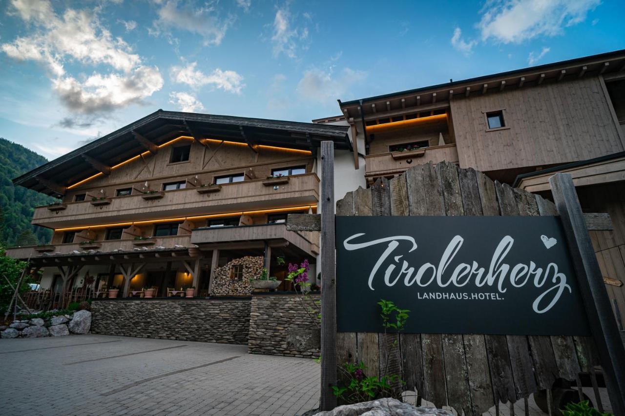 Hotel Landhaus Tirolerherz Sankt Ulrich am Pillersee Exterior photo
